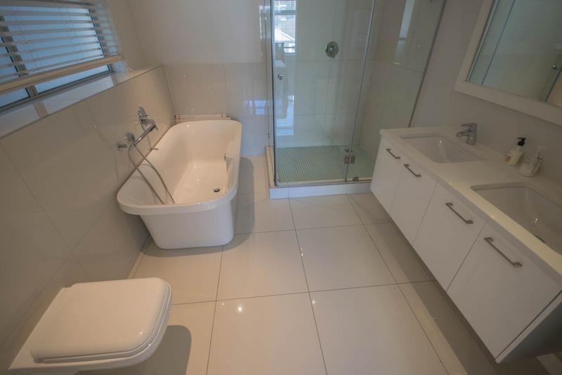 To Let 2 Bedroom Property for Rent in Sea Point Western Cape